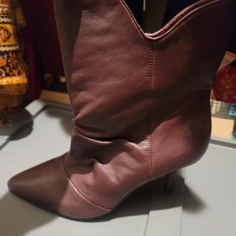 Vince Camuto Andrissa Burgundy leathet Ankle Boots - Size 9